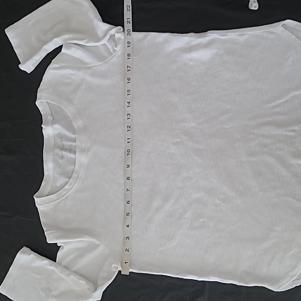 Gloria Vanderbuilt White 3/4 Sleeve Slub Tee with Crew Neck - Picture 7 of 12